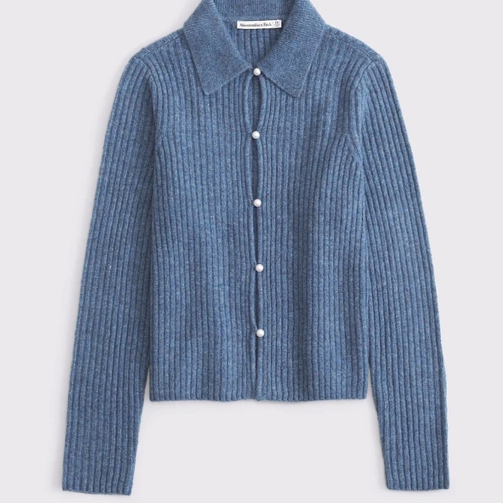 Abercrombie & Fitch Heather Blue Pearl Button Sweater